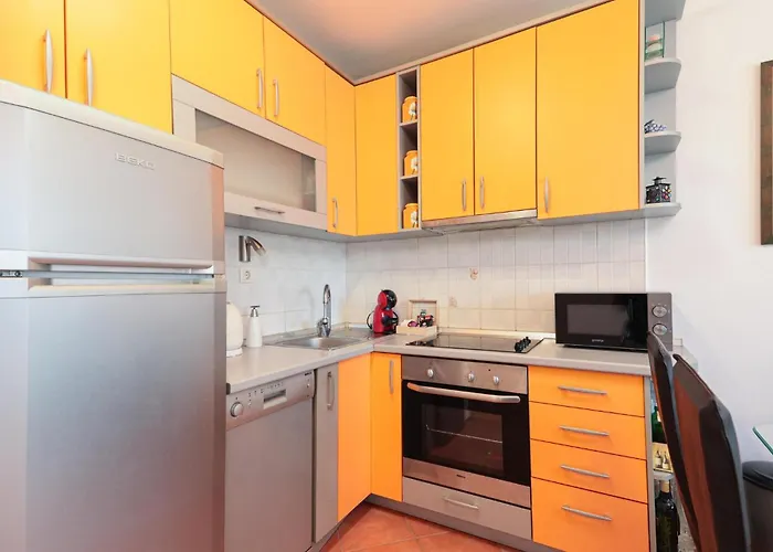 Lovely In With Wifi Apartment Makarska